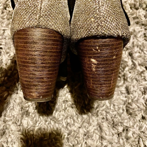 Ladies ankle bootie, Size 7.5 - Picture 6 of 8